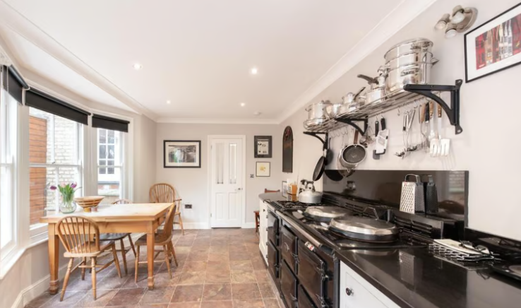 🏡 “Room with Natural Charm” – Hammersmith Zone 2 🏡