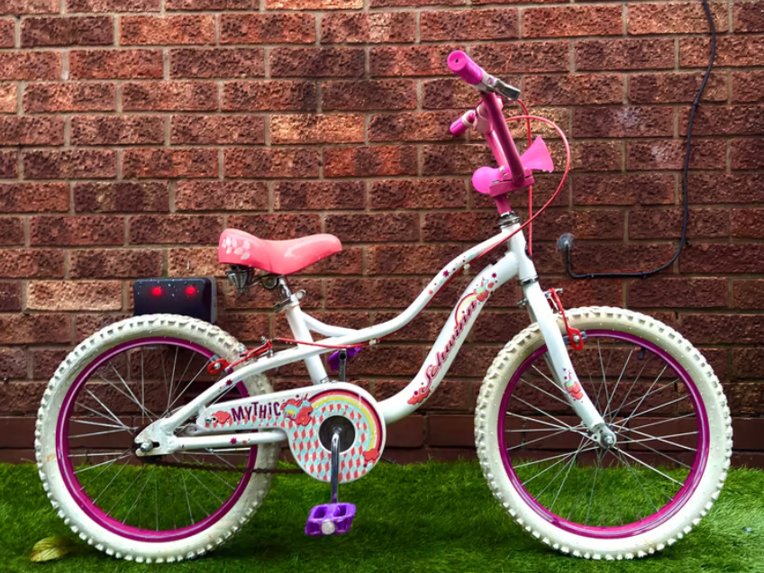 SCHWINN MYTHIC GIRLS 18” BIKE