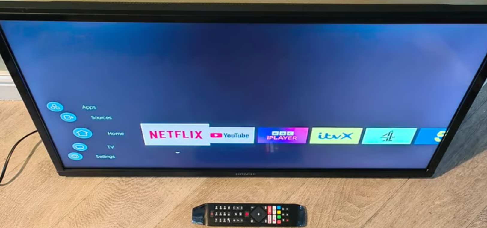 Hitachi 32 inch Full HD 1080p LED Smart TV HDMI USB Netflix YouTube